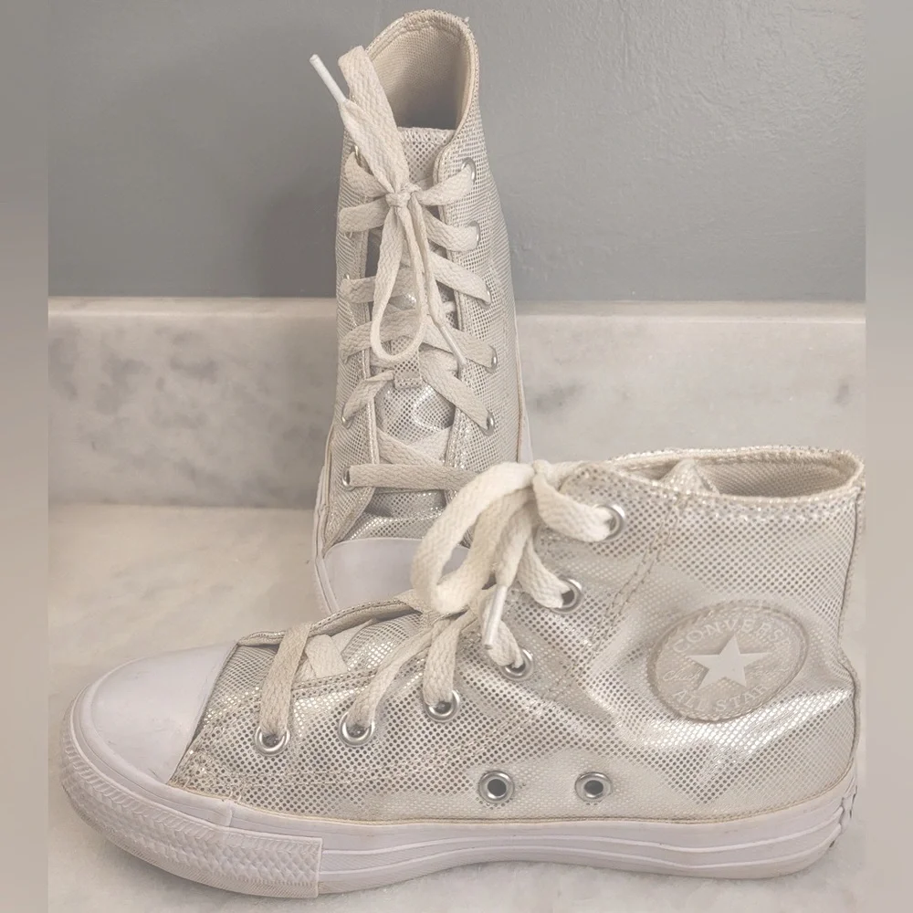 Converse Chuck Taylor Allstars High Tops - White Metallic Size 1